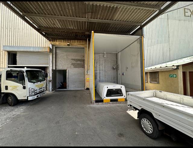 580M² WAREHOUSE TO LET IN PAARDEN EILAND